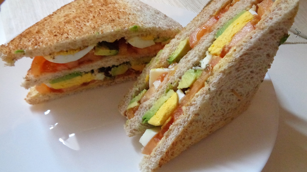 Veggie Club Sandwich (con avocado, pomodoro e uovo)