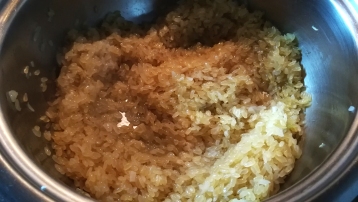 Preparazione risotto alla crema di asparagi